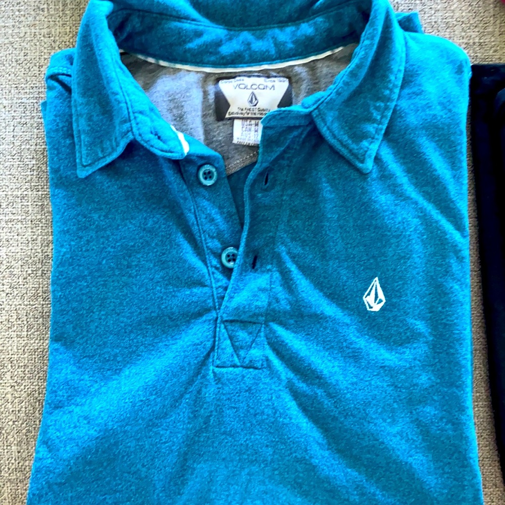 Youth boys Volcom short sleeve shirt. Nice